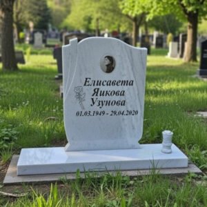 mramoren pametnik s roza