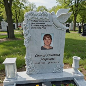 nadgroben pametnik s gulub i rozi